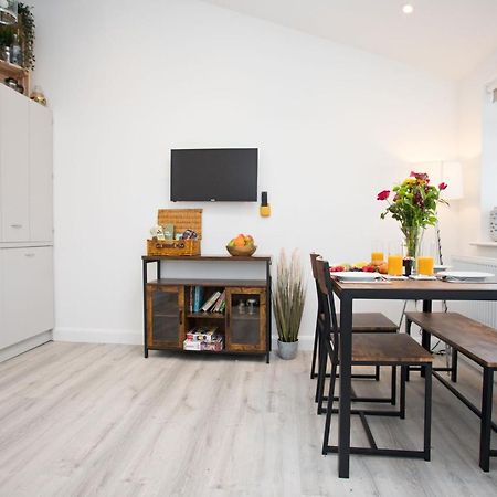 The Bearded Goat Den - A Rural Retreat At This Modern Holiday Cottage Saint Leonards Luaran gambar